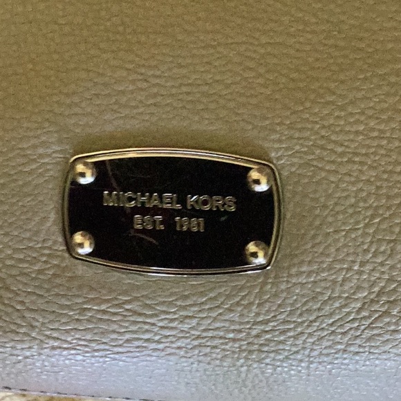 Michael Kors gray two way bag, EUC. Silver hardware. Includes crossbody strap. - Picture 4 of 13